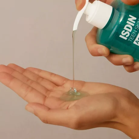 isdin-acniben-gel-nettoyant-matifiant-400ml (1)